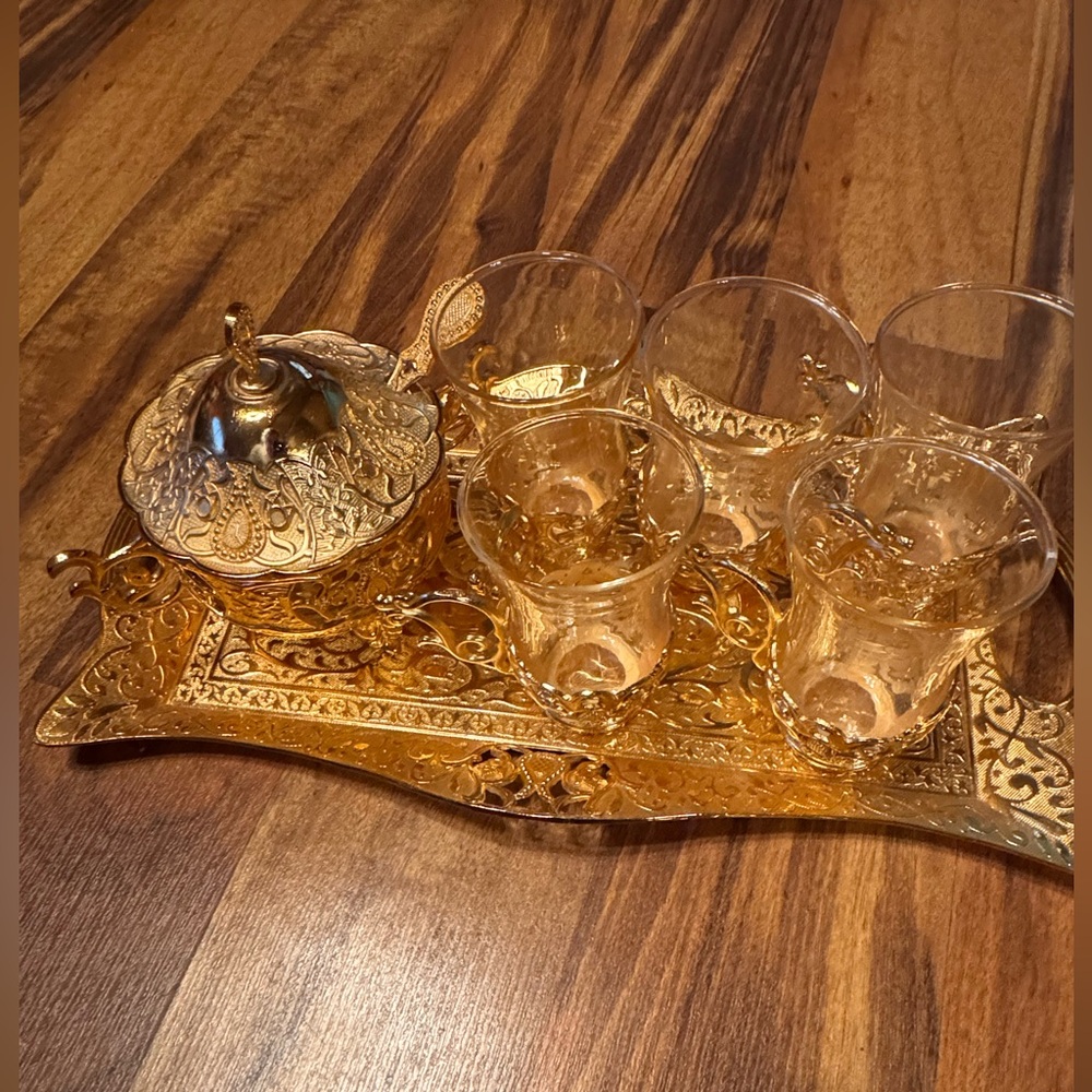 Alpine Design Gold Serveware Set